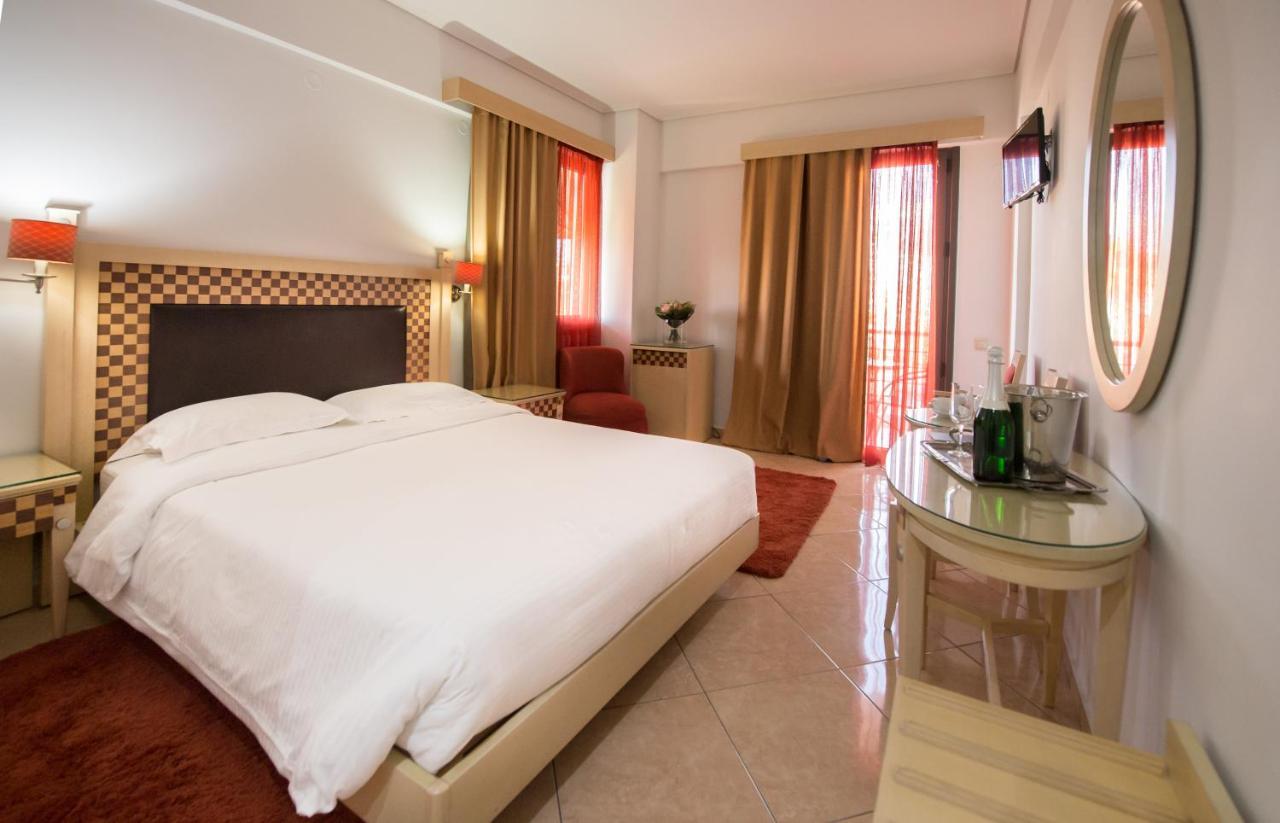 Premier Agrinio Heart Hotel エクステリア 写真