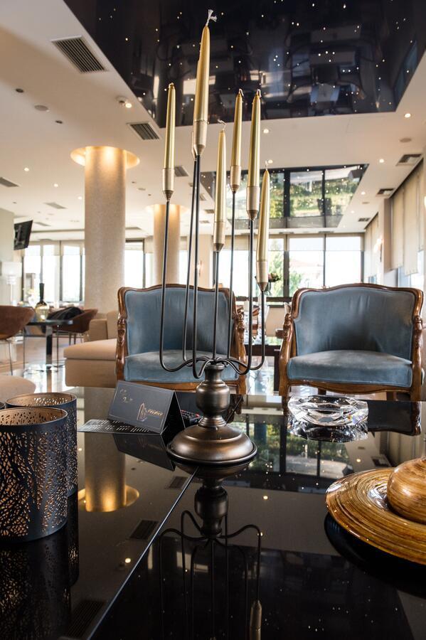 Premier Agrinio Heart Hotel エクステリア 写真