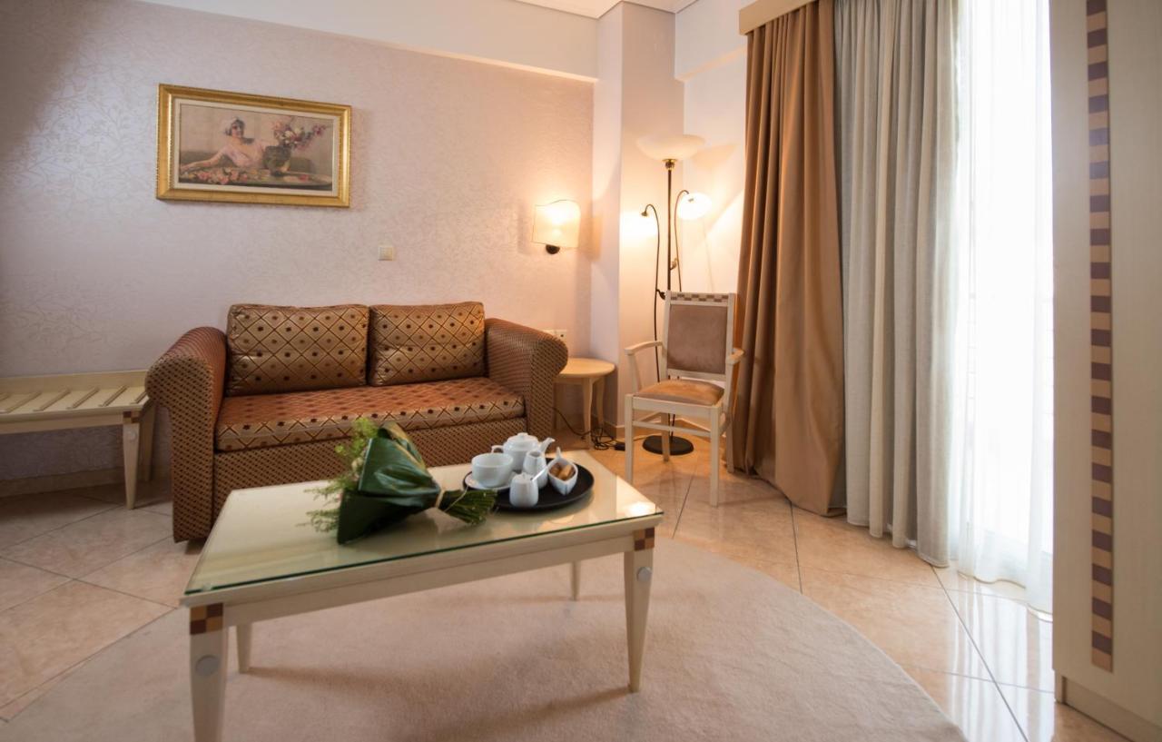Premier Agrinio Heart Hotel エクステリア 写真