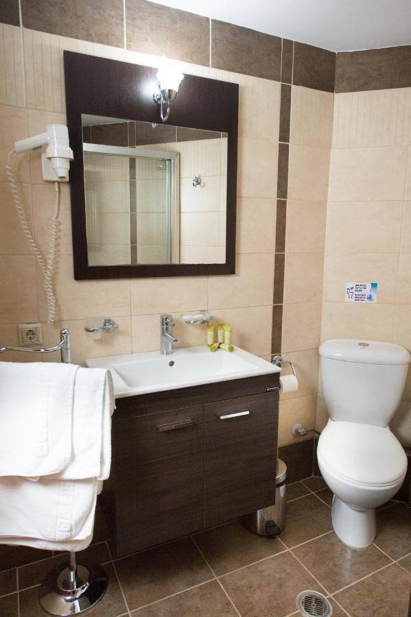 Premier Agrinio Heart Hotel エクステリア 写真