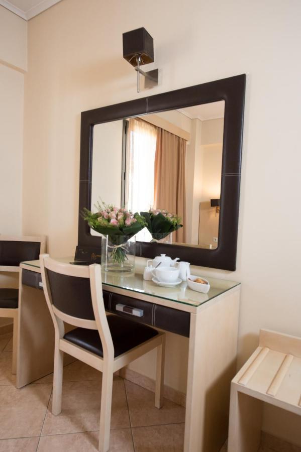 Premier Agrinio Heart Hotel エクステリア 写真