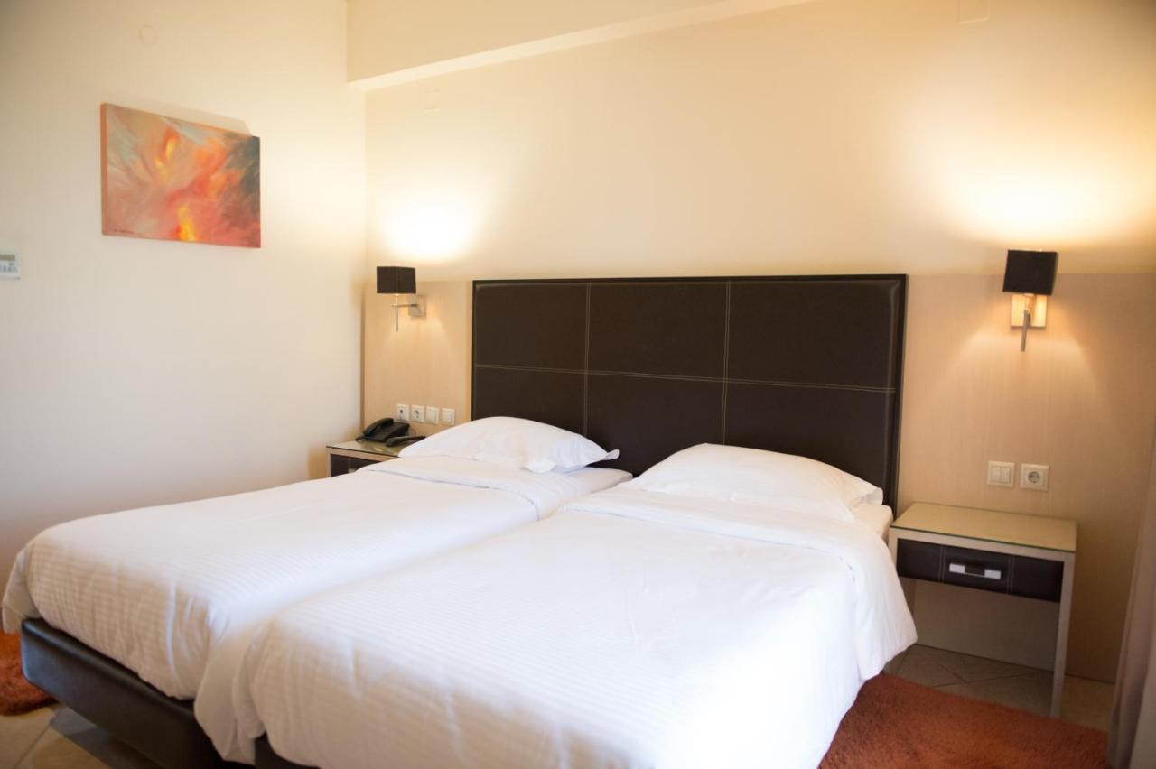 Premier Agrinio Heart Hotel エクステリア 写真