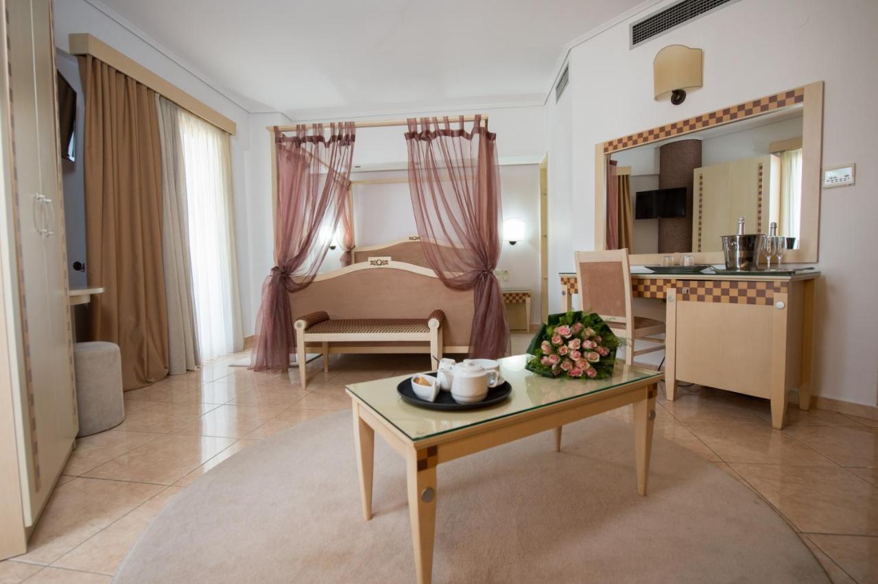 Premier Agrinio Heart Hotel エクステリア 写真