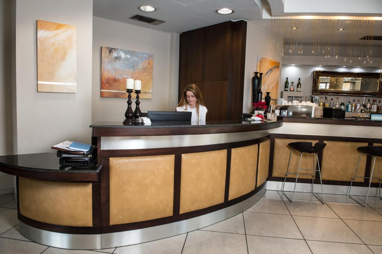 Premier Agrinio Heart Hotel エクステリア 写真