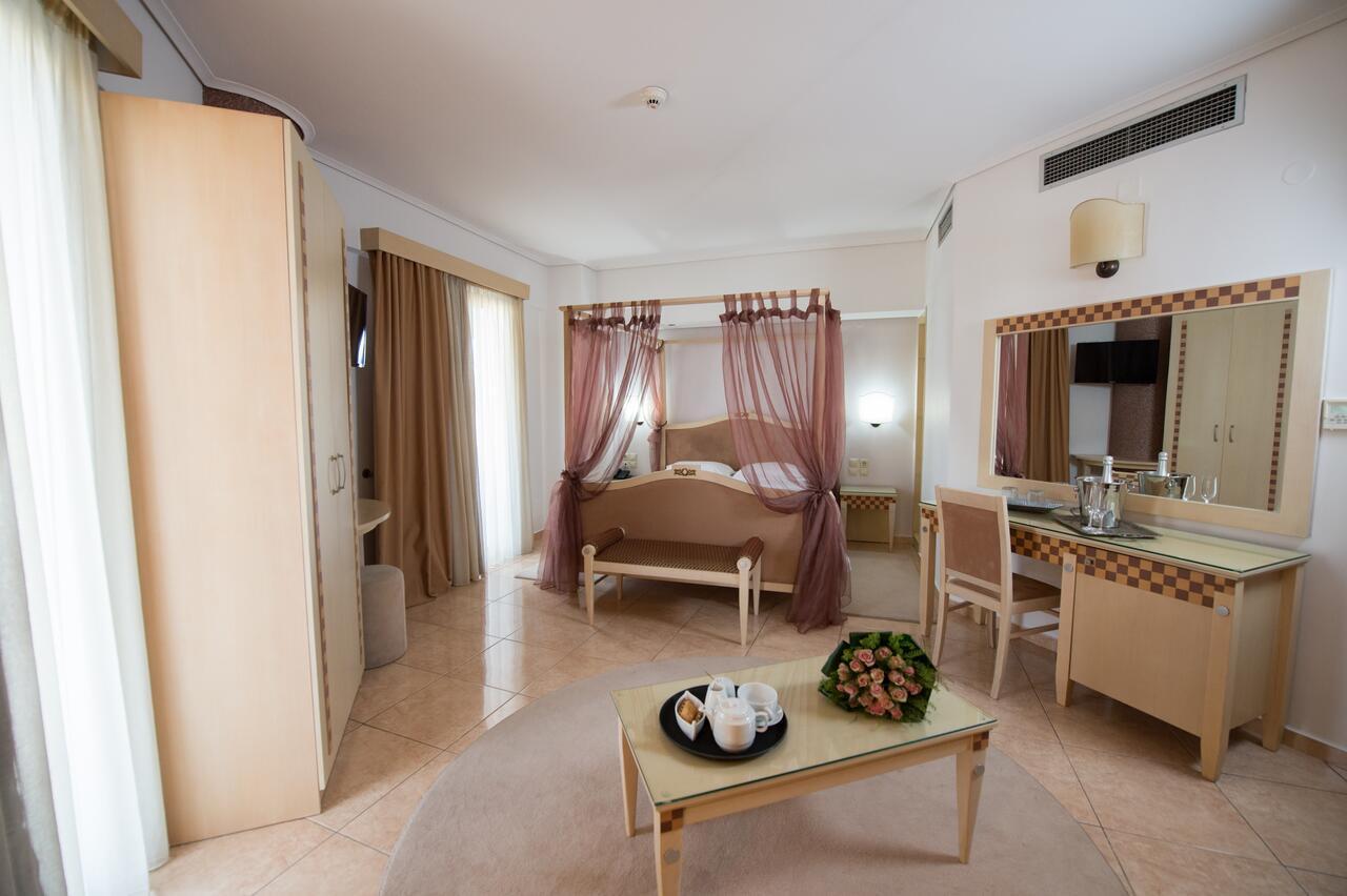 Premier Agrinio Heart Hotel エクステリア 写真